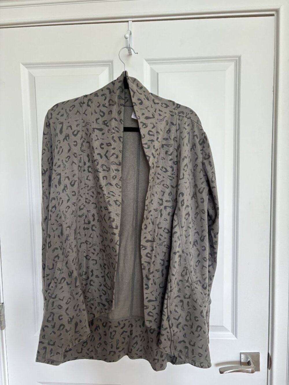 90 Degree by Reflex Gray Leopard Print Open Front Fleece Cardigan, Size S